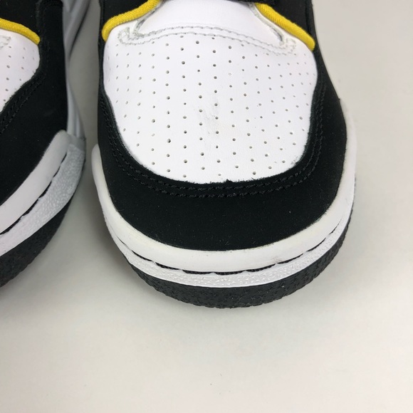 Nike Air Assault Low GS 5Y Sneakers - Picture 5 of 8